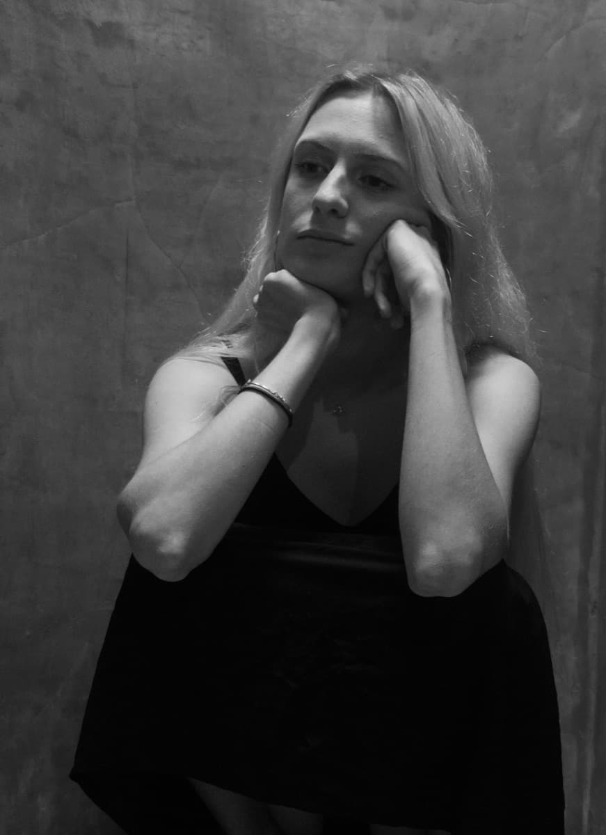Modeling portrait of Luna from the Gulbenkian photo session, posing naturally in outdoor daylight.